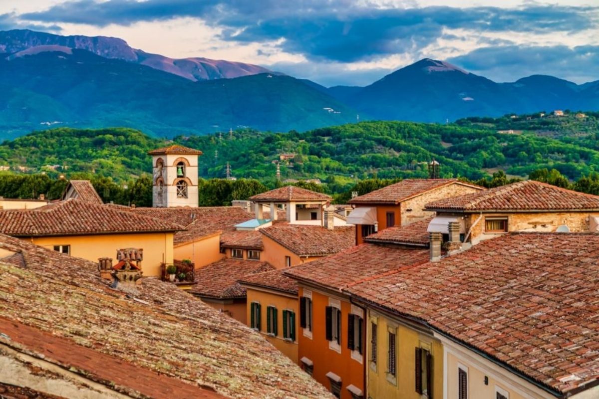 Panorama di Rieti con i colli circostanti e il centro storico