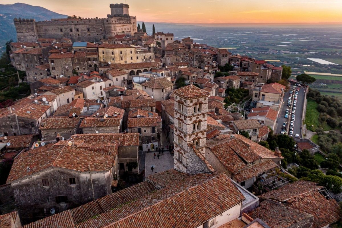 Panorama di Sermoneta con il Castello Caetani sullo sfondo
