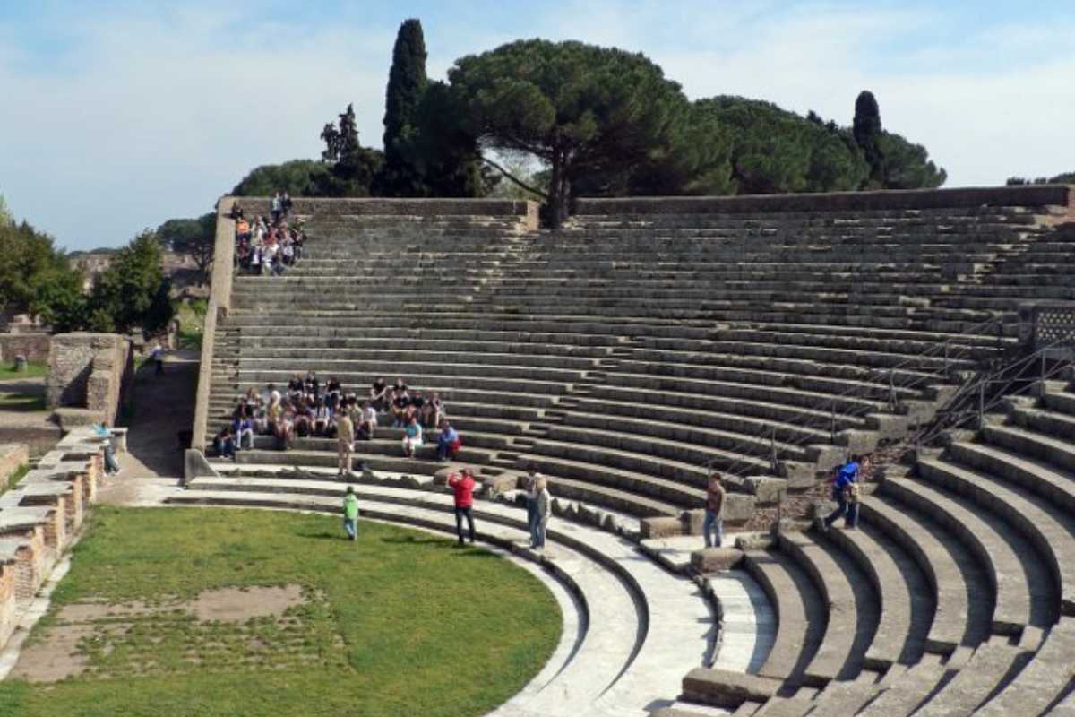 Trasporto pubblico a Ostia, bus e stazione dei treni