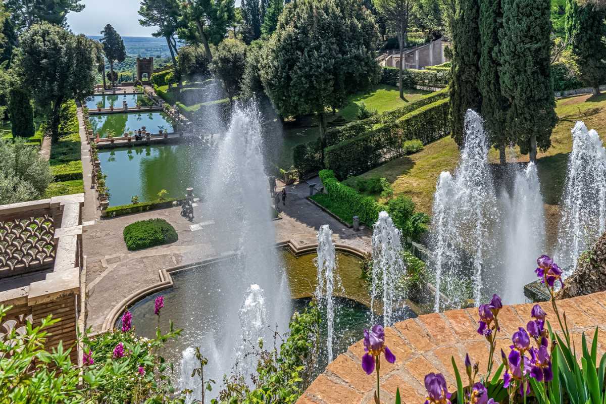 Famiglia in escursione nei sentieri di Tivoli