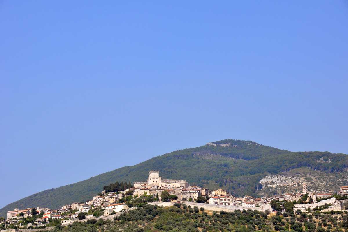 Panorama di Sermoneta con il Castello Caetani sullo sfondo