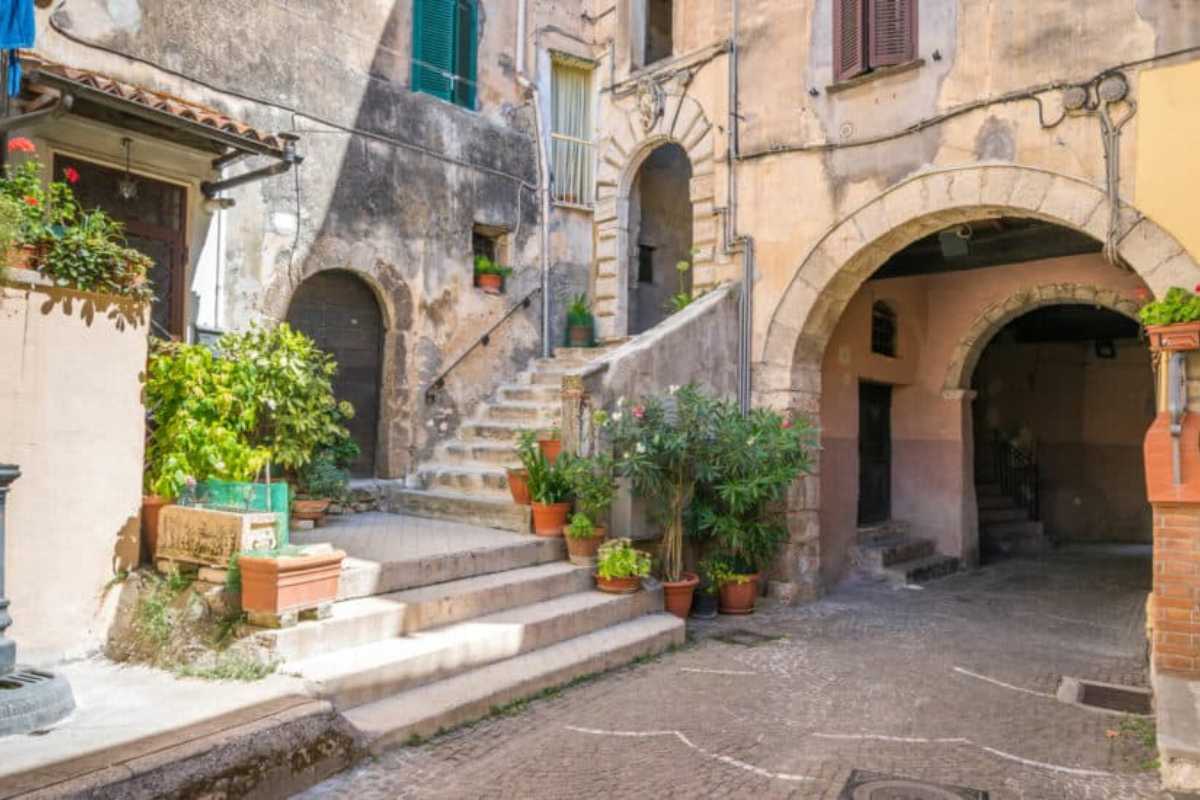 Scorcio delle Fonti di Bonifacio VIII, luogo simbolo delle cure termali di Fiuggi