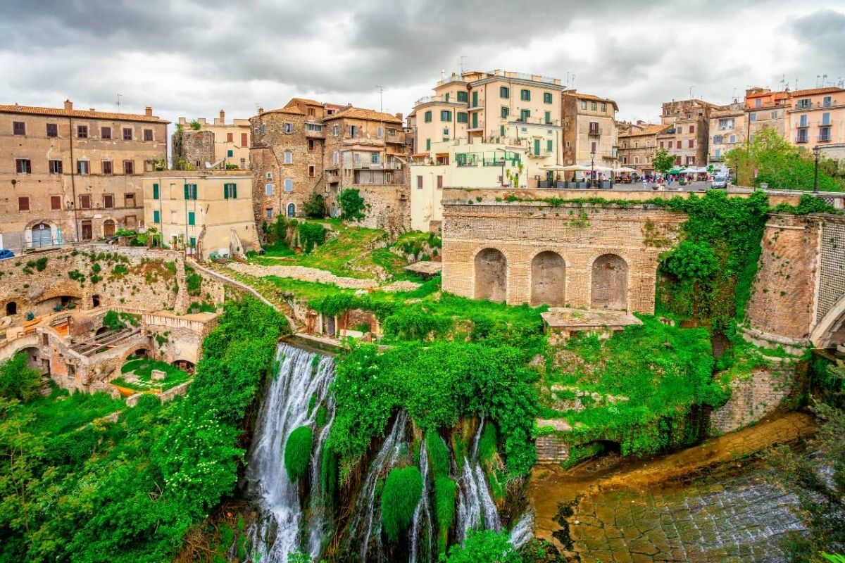 Vista panoramica di Tivoli con le sue storiche ville e giardini